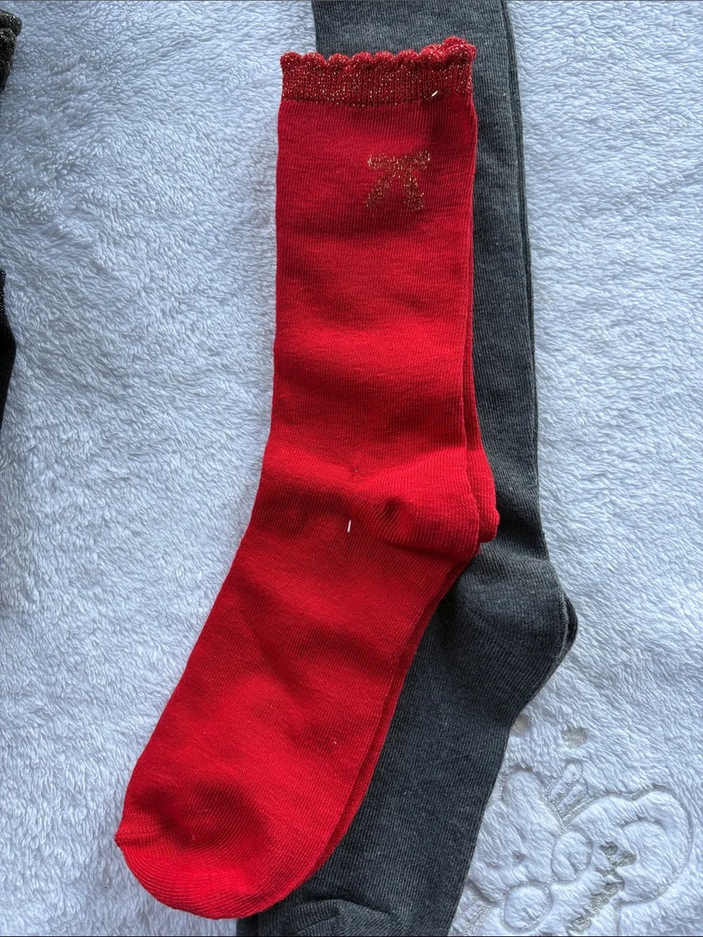 HANES: BUNDLE WOMEN’S SOCKS: NWOT- 5 Knee Socks & 10 pair of Ankle Socks